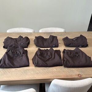 Jaanuu 3 sets of espresso scrubs size medium